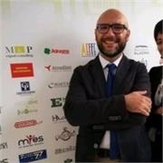 Docente di scienze umane impartisce lezioni di psicologia, filosofia e sociologia